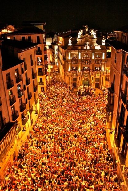 Closing Ceremonies Balcony Spot: Pobre de Mi