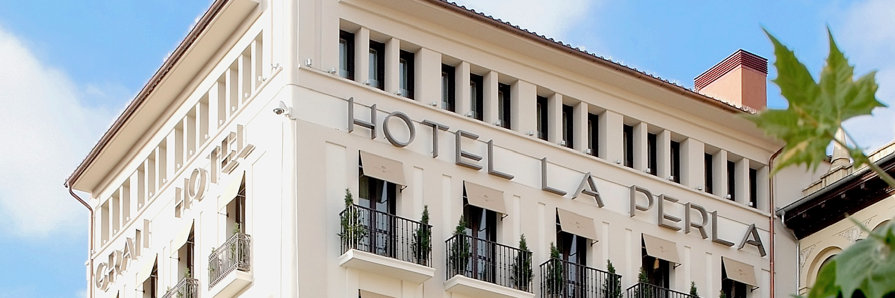 gran hotel la perla exterior short