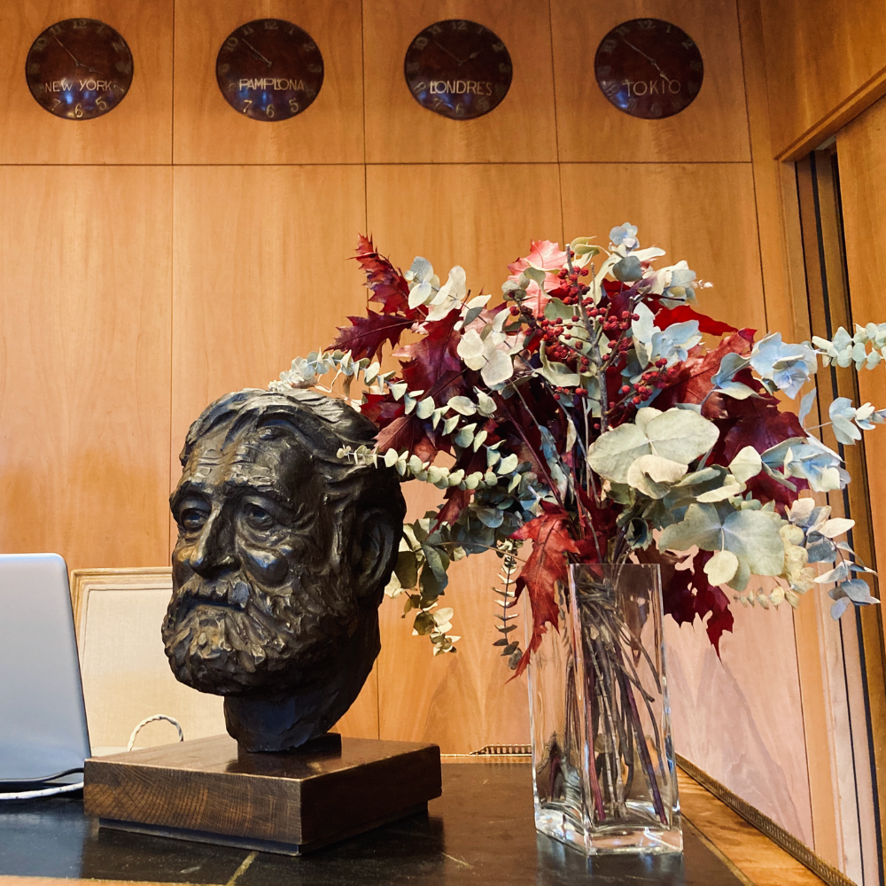 Hemingway head statue in Gran Hotel La Perla