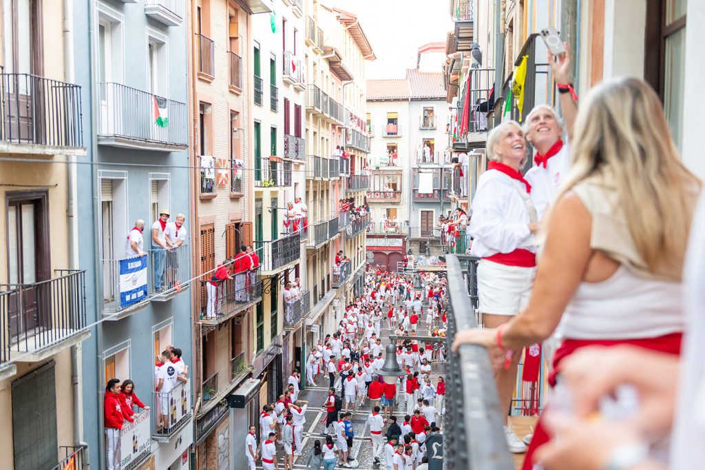 Estafeta Street with Dead Man's Curve Balcony view